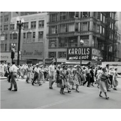 Posterazzi SAL25545096 USA Illinois Chicago Group of People Walking in State Street Poster Print - 18 x 24 in.