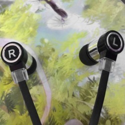 Stereo 3.5mm In Ear Headphone Earphone Headset Earbud for iPhone Smart Phone