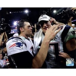 Posterazzi PFSAARR22901 Tom Brady & Rob Gronkowski Celebrate Winning Super Bowl Xlix Sports Photo - 10 x 8 in.