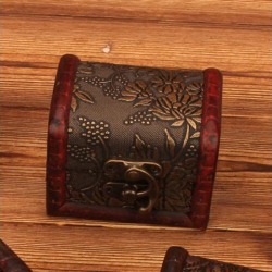 Retro Jewelry Box Vintage Jewelry Holder Old Style Jewelry Box with Lock Wine Red Grape Pattern Stylish Storage