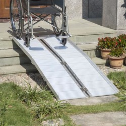 HOMCOM 6ft Wheelchair Ramp Foldable Portable Scooter Mobility Easy Access Carrier Ramp with Carrying Handle Aluminum Alloy