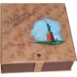 Mid 20th Century Statue of Liberty Leather Accessoires Box