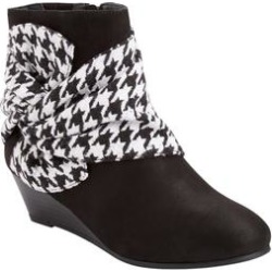 Women's The Inez Bootie by Comfortview in Houndstooth (Size 7 1/2 M) found on Bargain Bro from SwimsuitsForAll.com for USD $41.79