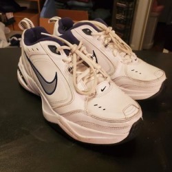Nike Shoes | Nike Air Monarch Iv Training Shoe Size 9 | Color: Black/White | Size: 9