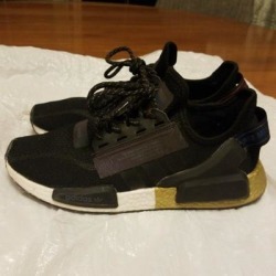 Adidas Shoes | Adidas Mens Nmd R1 V2 Fw5327 Black Running Shoes Sneakers Size 7.5 | Color: Black/Gold | Size: 7.5