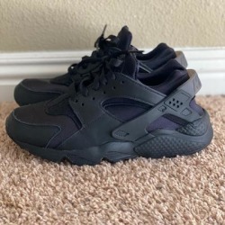 Nike Shoes | 2022 Black Nike Women Huarache Shoes | Color: Black | Size: 8