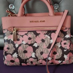 Michael Kors Bags | Michael Kors Crossbody | Color: Pink/Tan | Size: Os found on Bargain Bro Philippines from poshmark, inc. for $100.00