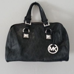 Michael Kors Bags | Michael Kors Leather Purse | Color: Black | Size: Os found on Bargain Bro from poshmark, inc. for USD $57.00