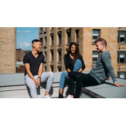 You don't have to be lonely - Guide to making friends ABROAD