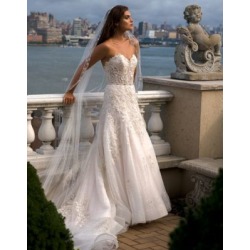 Robe de mariée ajustée et évasée à décolleté en coeur