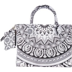 Trendy and Fashionable Beach Bag for a Beach Day