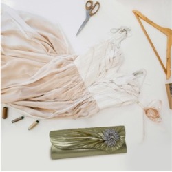 AFONiE Gold Flower Rhinestone Clutch