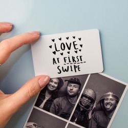 Online Dating 'Love At First Swipe' Relationship Magnet