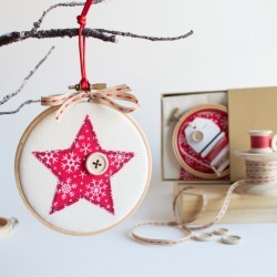 Make your own embroidery hoop Christmas bauble kit