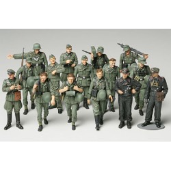 Tamiya 32530 1/48 WWII German Infantry on Manuevers (15)