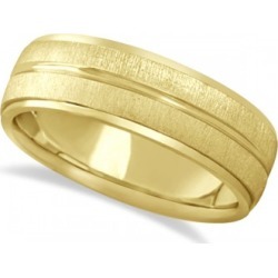 Modern Carved Wedding Band For Men in 18k Yellow Gold (7mm)