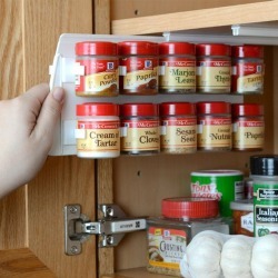 Small Spicestore Compact Pull-Out Spice Rack